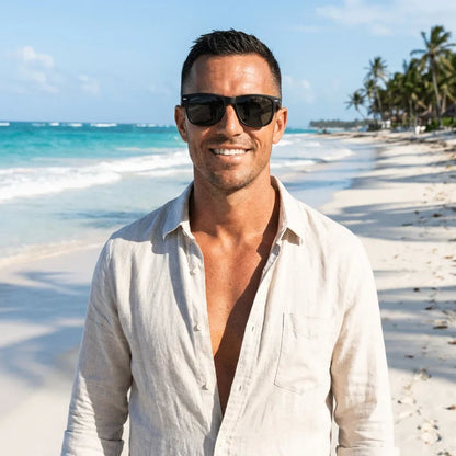 Hombre usando lentes sol Acacia XL Vintage Sol Polarizado polarizados G15 playa oceano proteccion UV400 Bonoboss #editorial_detail1 #color_g15