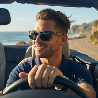 Hombre usando lentes sol Lautaro Dark Designer's madera polarizados waves conduciendo reduce fatiga ocular carretera UV400 Bonoboss #editorial_detail1 #color_waves