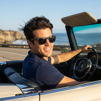 Hombre usando lentes sol Acacia Dark Designers polarizados smoke conduciendo proteccion solar UV400 Bonoboss #editorial_detail1 #color_smoke