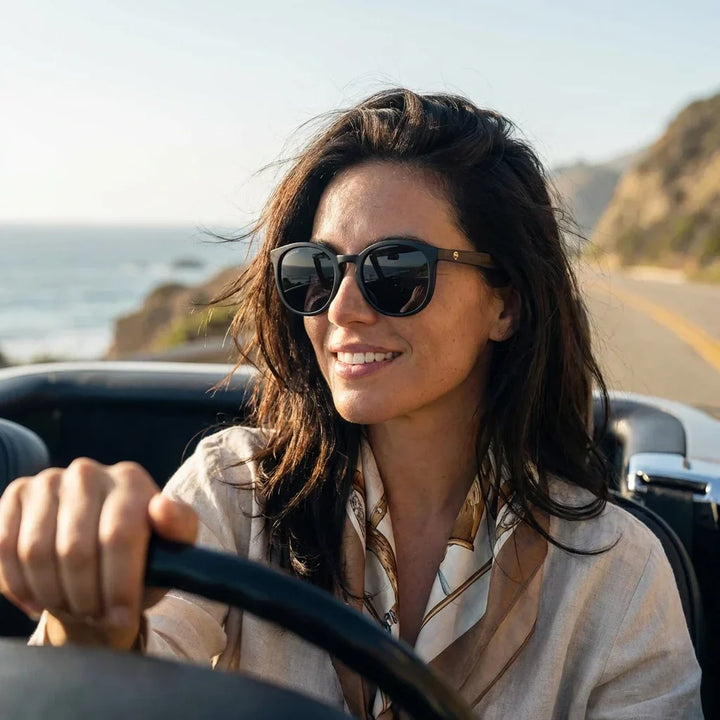 Women wearing lenses sun meli dark bio-acetate polarized black women driving sun protection UV400 bonoboss #editorial_sustentabilidad #color_negro