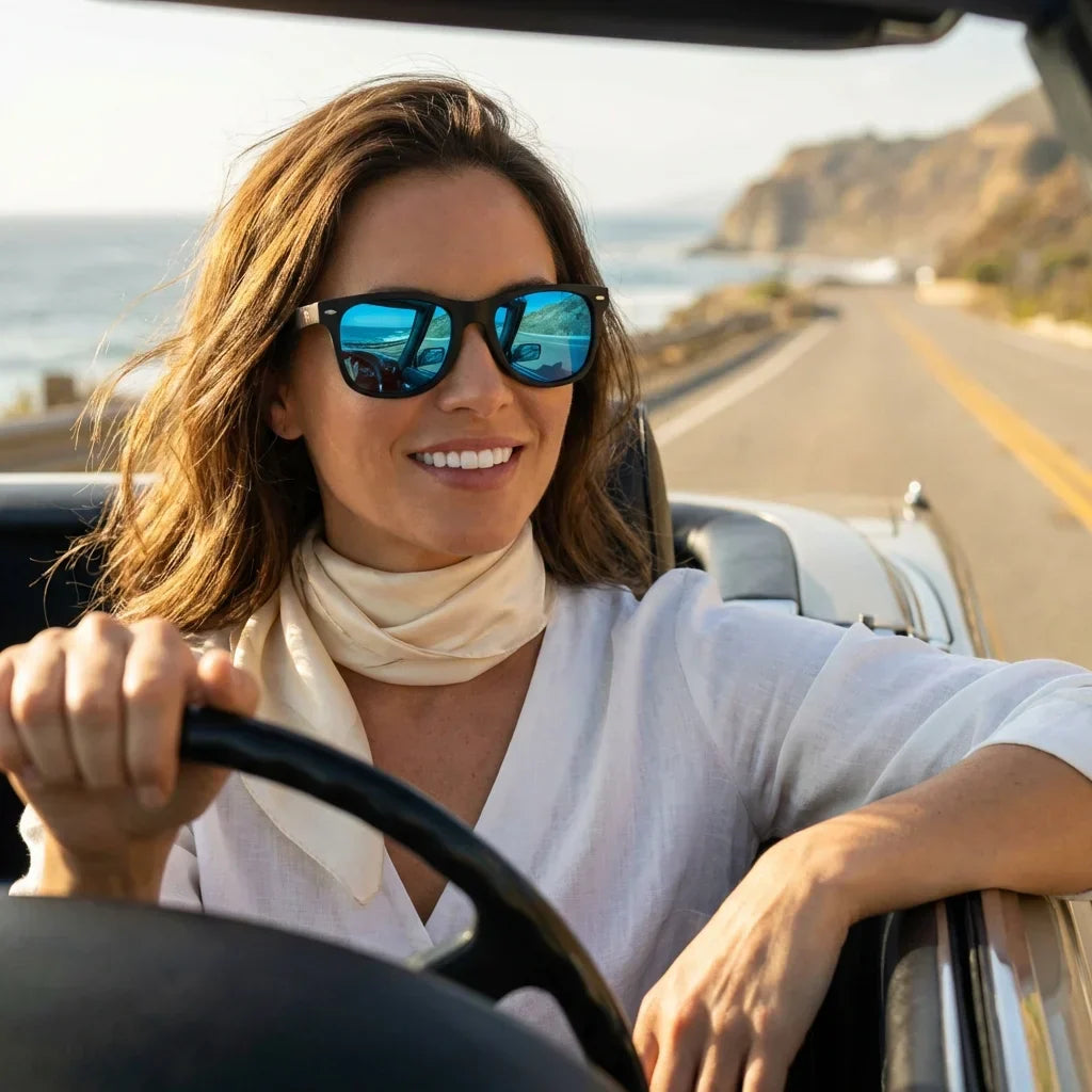 Mujer usando lentes sol Acacia Dark madera acacia polarizados sky conduciendo proteccion solar UV400 estilo Bonoboss #editorial_detail1 #color_sky