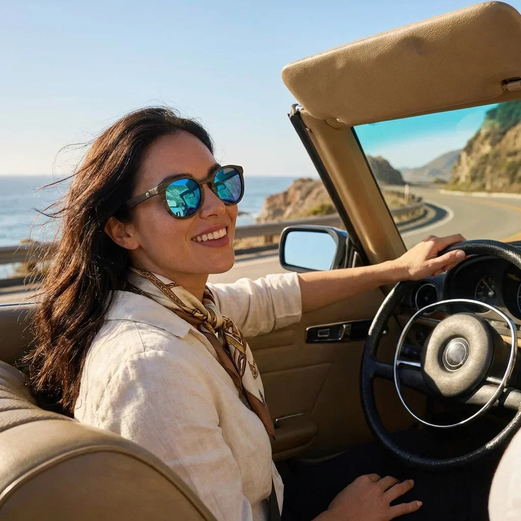 Mujer usando lentes sol Meli Ebony madera ebony polarizado polarizados Espejado Azul mujer conduciendo proteccion solar UV400 Bonoboss #editorial_detail1 #color_espejado-azul