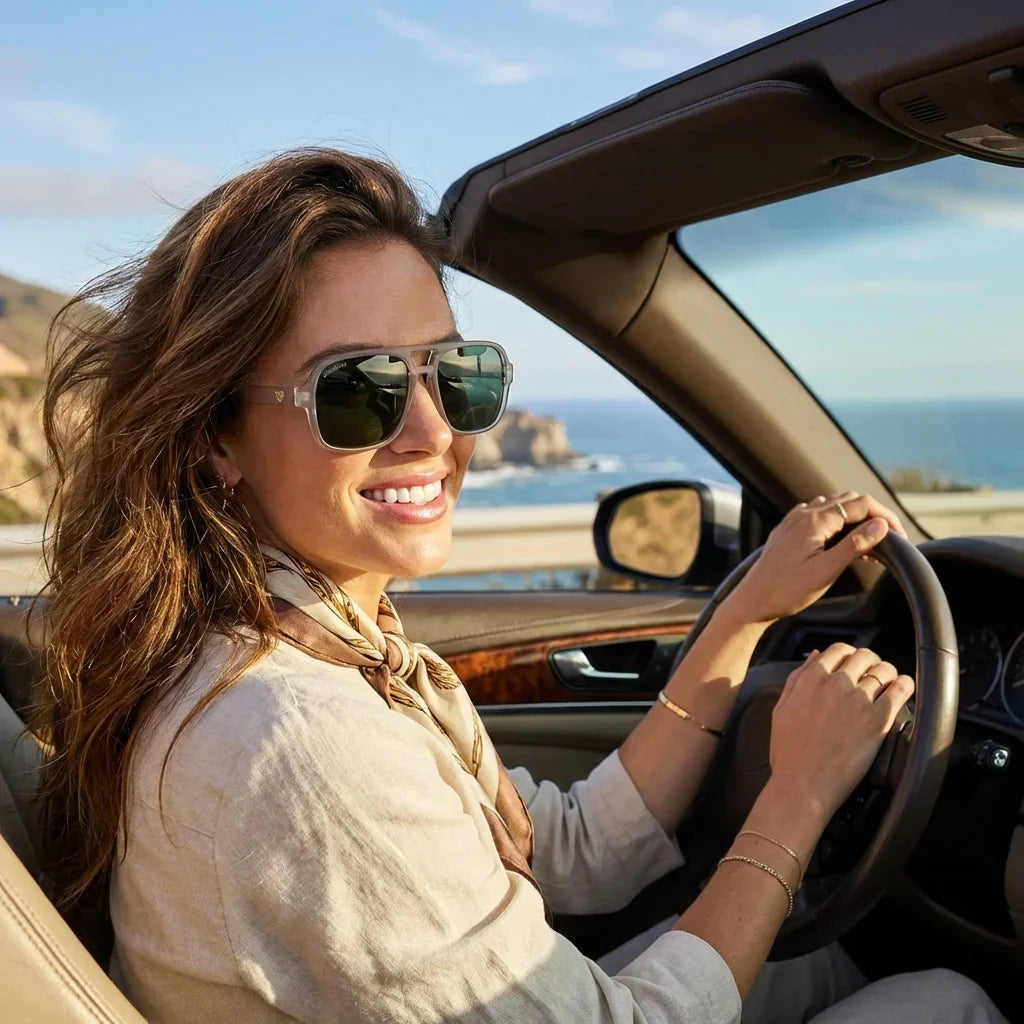 Mujer usando lentes sol Orson RPET reciclado polarizados transparente conduciendo proteccion UV400 Bonoboss #editorial_detail1 #color_transparente