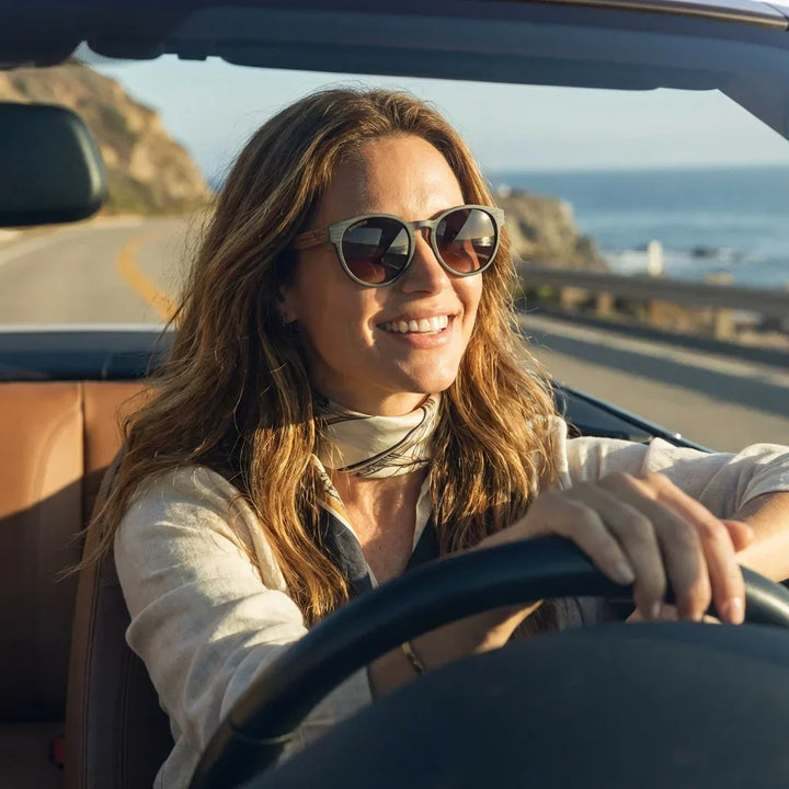 Women wearing lenses sun chiloe 110 wood polarized brown driving sun protection UV400 bonoboss #editorial_detail1 #color_brown