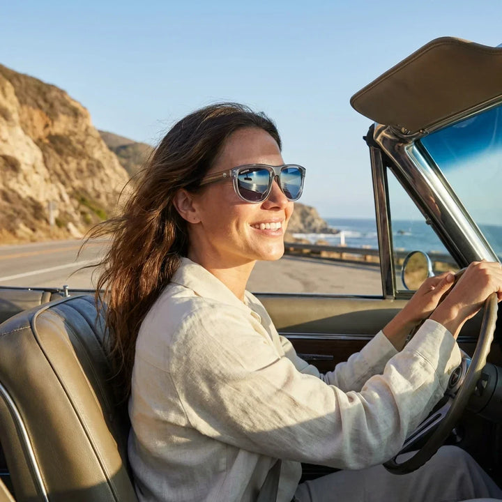 Women wearing lenses sun girlfriend reverse bio-acetate polarized mirrored gray driving sun protection UV400 bonoboss #editorial_detail1 #color_espejado-gris