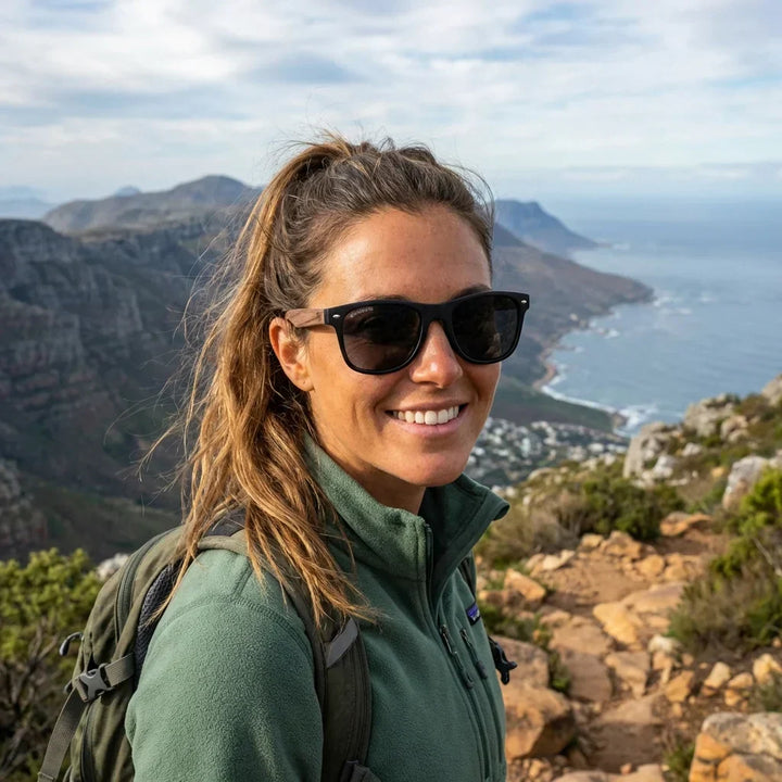 Women wearing lenses sun acacia nogal polarized smoke aventura outdoor sendero naturaleza bonoboss #editorial_sustentabilidad #color_smoke