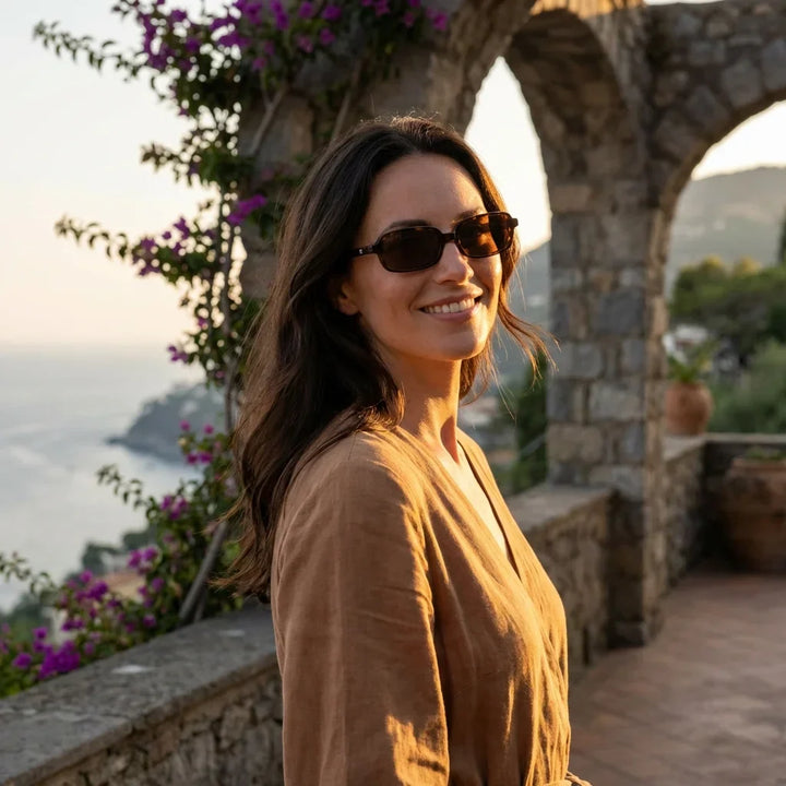 Women wearing lenses sun navarino bio-acetate polarized tortoise golden hour sunset coastal elegancia uv proteccion bonoboss #editorial_banner #color_carey