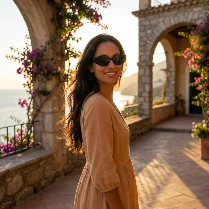 Women wearing lenses sun milan bio-acetate polarized black golden hour sunset coastal elegancia uv proteccion bonoboss #editorial_banner #color_negro