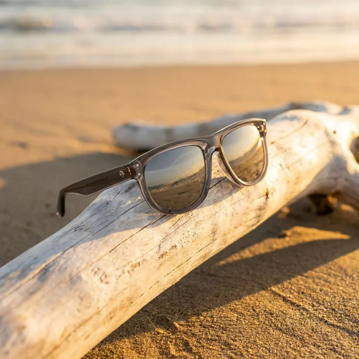 Lenses sun girlfriend reverse polarized UV400 bio-acetate mirrored gray sobre golden driftwood coastal lens reflection bonoboss #editorial_polarizado #color_espejado-gris