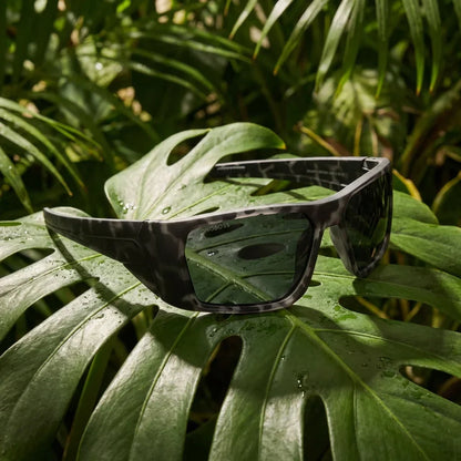 Lentes sol Salmon Seeker polarizados bio-acetato biodegradable dark camo composicion botanica outdoor nature Bonoboss #editorial_grid2 #color_dark-camo