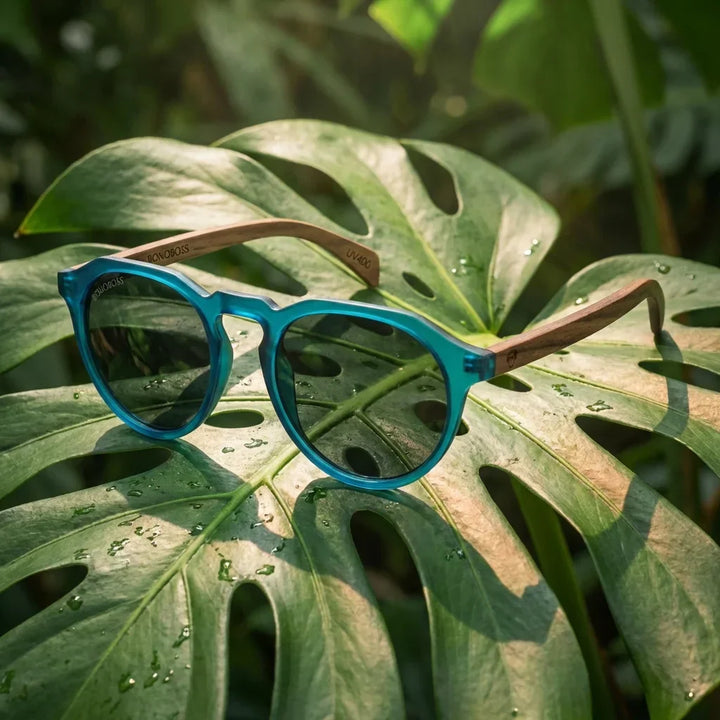Women wearing lenses sun galapagos acetate wood polarized gradient black playa arena sun protection UV400 bonoboss #editorial_banner #color_gradiente-black