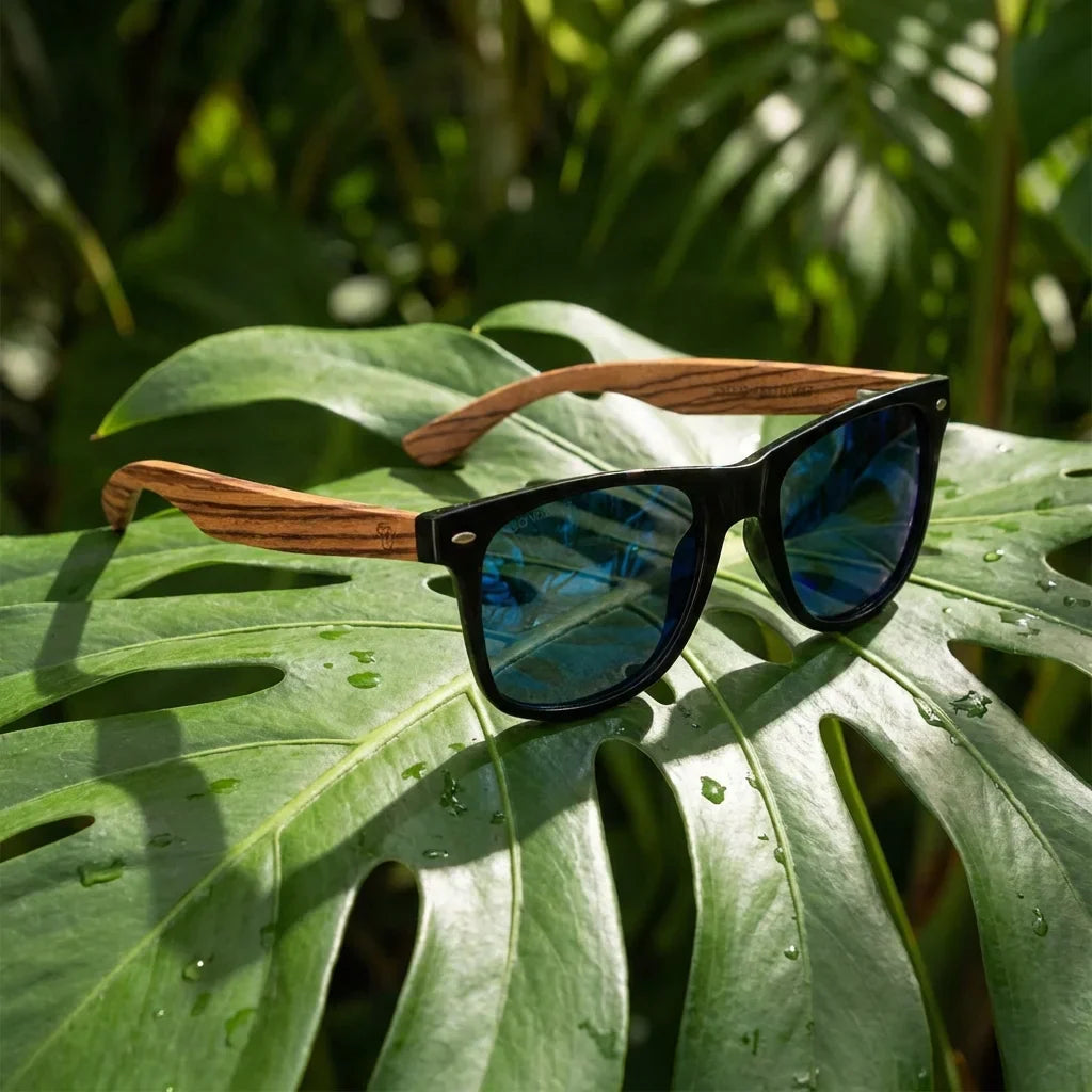 Lentes sol Acacia polarizados UV400 madera zebrano Negro Espejado Azul composicion botanica monstera tropical natural Bonoboss #editorial_grid2 #color_negro-espejado-azul
