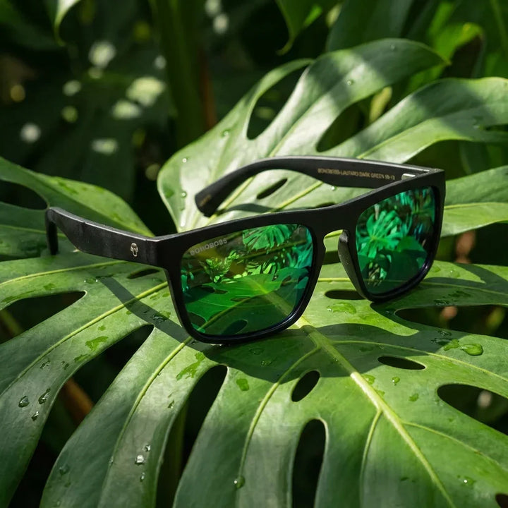 Lenses sun lautaro dark polarized UV400 acetate mirrored gold sobre roca volcanica textura natural bonoboss #editorial_polarizado #color_espejado-dorado
