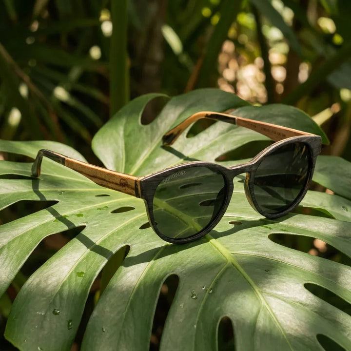 Lenses sun chiloe 110 wood polarized gray botanical composition hoja monstera tropical bonoboss #editorial_grid2 #color_gris