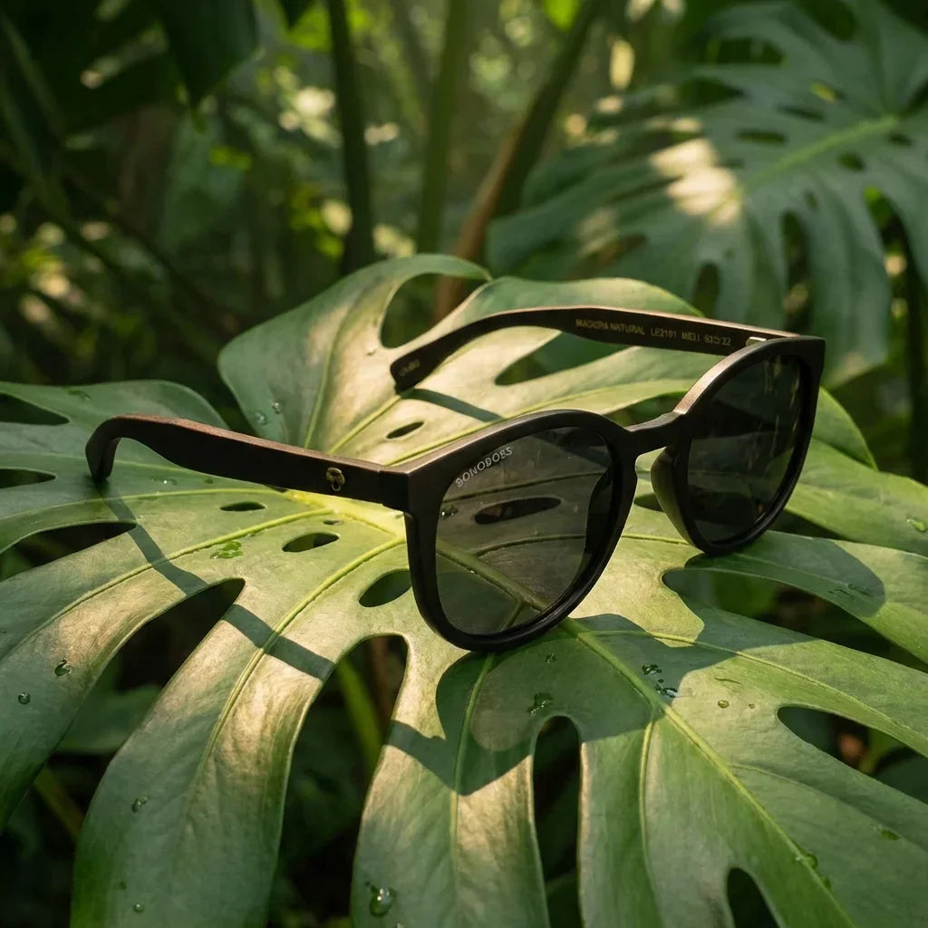 Lenses sun meli dark polarized UV400 bio-acetate black sobre black leather premium brass detail bonoboss #editorial_grid1 #color_negro
