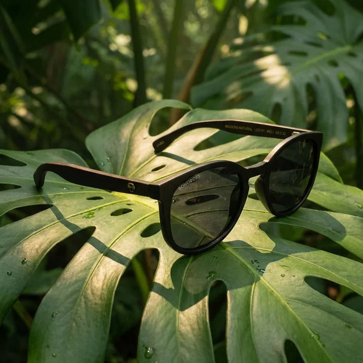 Lenses sun meli dark polarized UV400 bio-acetate black sobre black leather premium brass detail bonoboss #editorial_grid1 #color_negro