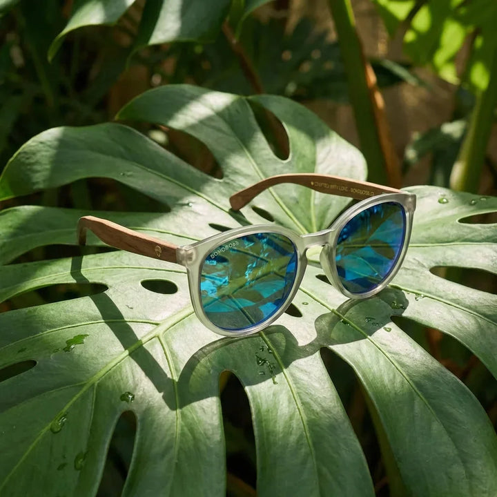 Women wearing lenses sun meli tsp bio-acetate tsp polarized mirrored blue aventura outdoor naturaleza bonoboss #editorial_sustentabilidad #color_espejado-azul