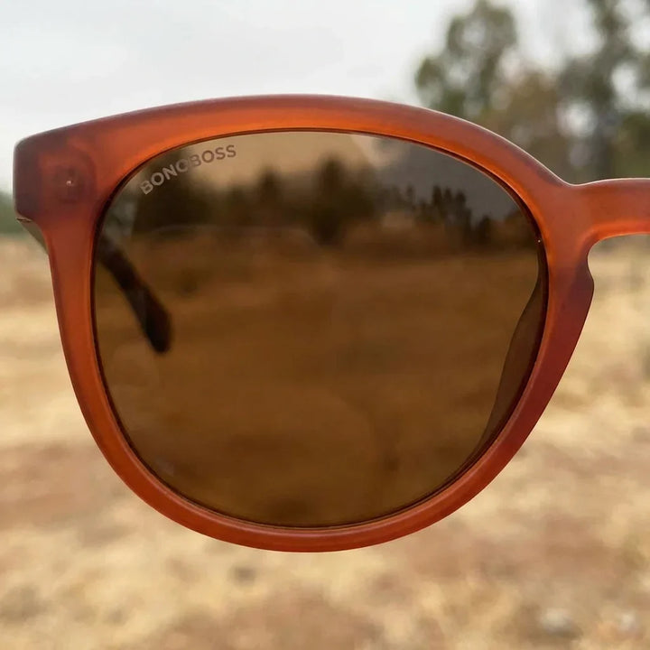 Lenses sun meli wine polarized UV400 wood wine polarized brown close-up lente mirrored coating detalle optical bonoboss #editorial_polarizado #color_brown