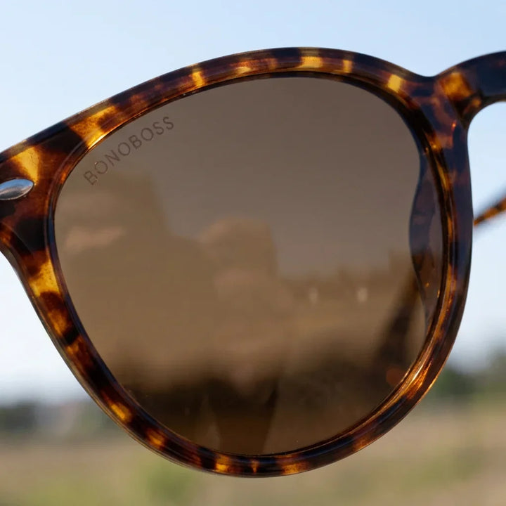 Lenses sun henua polarized UV400 bio-acetate tortoise close-up lente mirrored coating detalle optical bonoboss #editorial_grid1 #color_carey