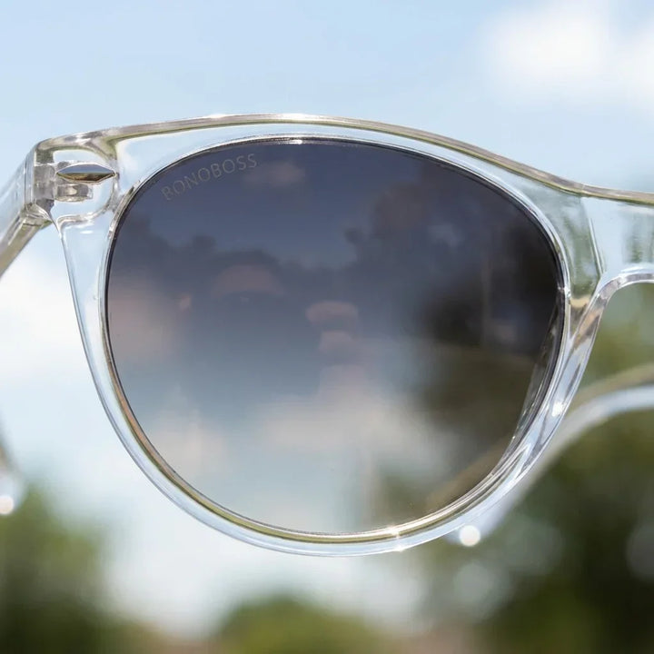 Women wearing lenses sun hanga roa bio-acetate polarized clear golden hour sunset coastal UV protection bonoboss #editorial_banner #color_transparente