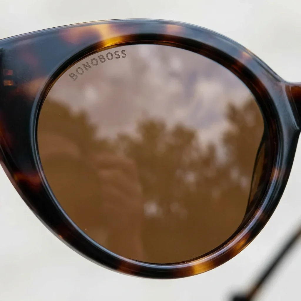 Women wearing lenses sun hannover bio-acetate polarized tortoise golden hour sunset coastal elegancia uv bonoboss #editorial_banner #color_carey