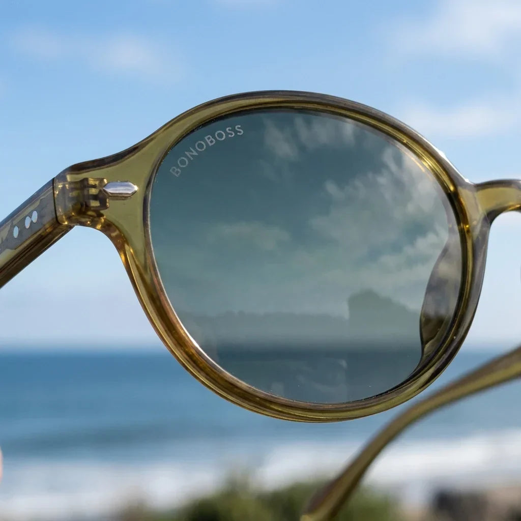 Lenses sun capri polarized UV400 rpet recycled olive light close-up lente mirrored coating optical precision bonoboss #editorial_polarizado #color_olive-light
