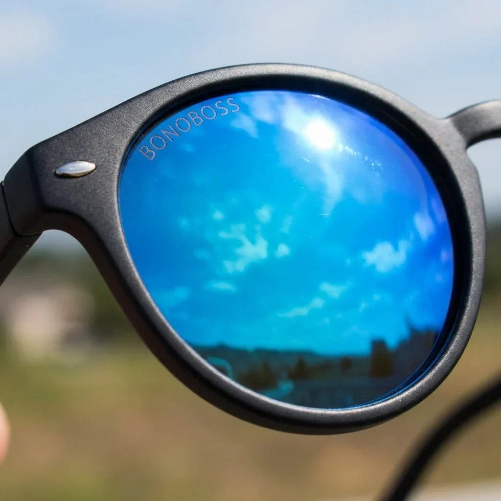 Lentes sol Joplin RPET polarizados UV400 RPET reciclado del oceano espejado azul close-up lente coating espejado detalle optico Bonoboss #editorial_grid1 #color_espejado-azul