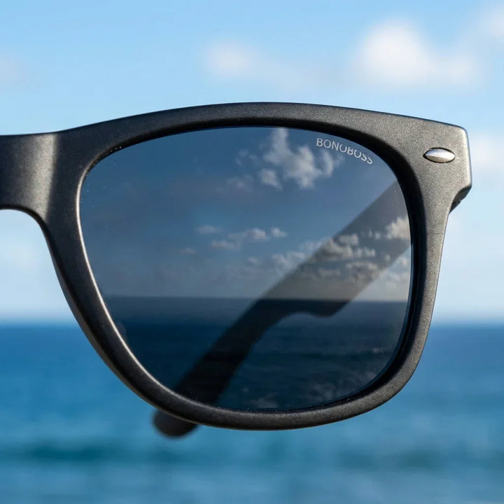 Lenses sun acacia dark polarized UV400 wood acacia black close-up lente mirrored coating detalle optical bonoboss #editorial_grid1 #color_negro