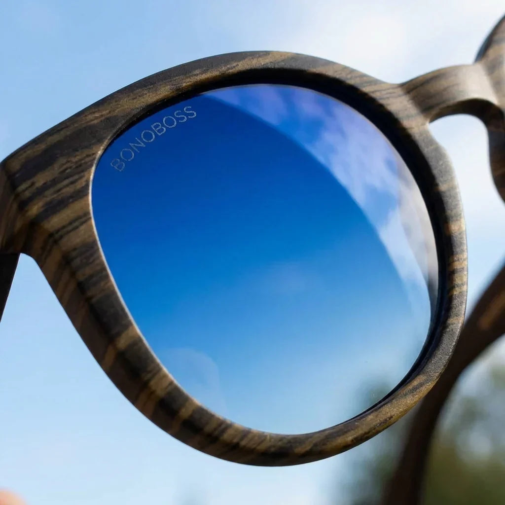 Lentes sol Meli Ebony polarizados UV400 madera ebony polarizado Degrade Azul close-up lente coating espejado detalle optico Bonoboss #editorial_polarizado #color_degrade-azul