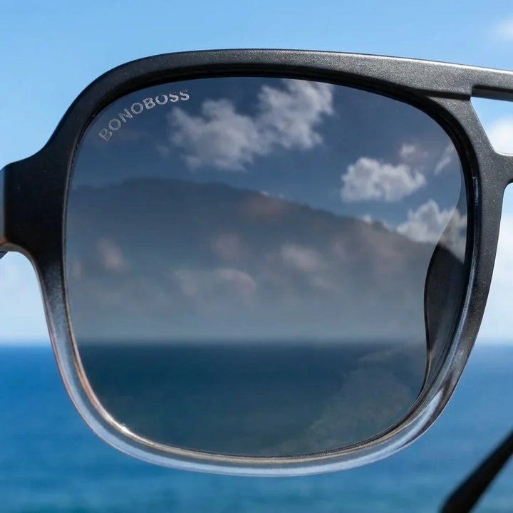 Lenses sun orson rpet polarized UV400 rpet recycled black close-up lente mirrored coating detalle optical bonoboss #editorial_polarizado #color_negro