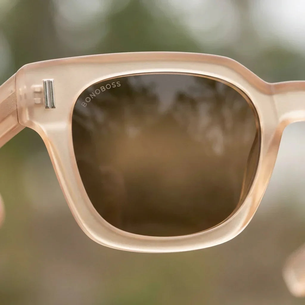 Lentes sol Osorno RPET polarizados UV400 RPET reciclado champagne close-up lente coating detalle dorado Bonoboss #editorial_polarizado #color_champagne
