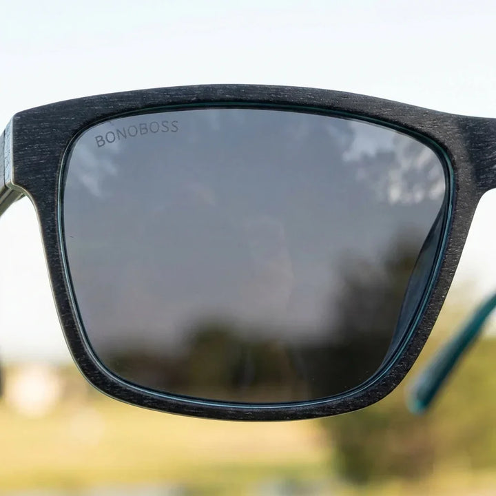 Lenses sun keule polarized UV400 wood darkblue close-up lente mirrored coating detalle optical bonoboss #editorial_grid1 #color_darkblue