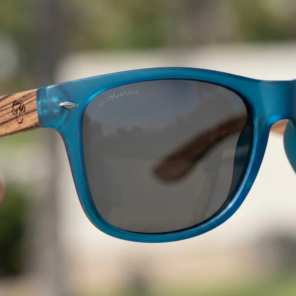 Lentes sol Acacia polarizados UV400 madera zebrano Ocean Smoke detalle lente coating espejado precision optica Bonoboss #editorial_detail1 #color_ocean-smoke
