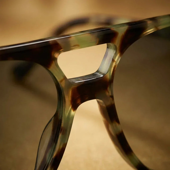 Lenses sun orson e.d polarized UV400 bio-acetate green close-up acetate textura vetas detalle material premium bonoboss #editorial_grid1 #color_verde
