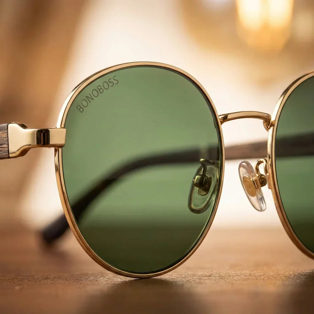 Detalle de Harry Gold, lentes de sol de madera con armazón redondo de metal, diseñados en Chile #editorial_grid1 #color_g15