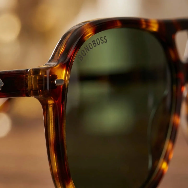 Lenses sun orson e.d polarized UV400 bio-acetate tortoise close-up acetate textura vetas detalle material premium bonoboss #editorial_grid1 #color_carey