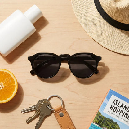 Lentes sol Galapagos polarizados acetato madera negro smoke flat lay summer essentials accesorios playa Bonoboss #editorial_detail2 #color_negro-smoke