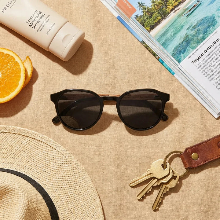 Lenses sun galapagos polarized UV400 wood nogal black summer essentials flat lay beach accessories bonoboss #editorial_detail2 #color_negro