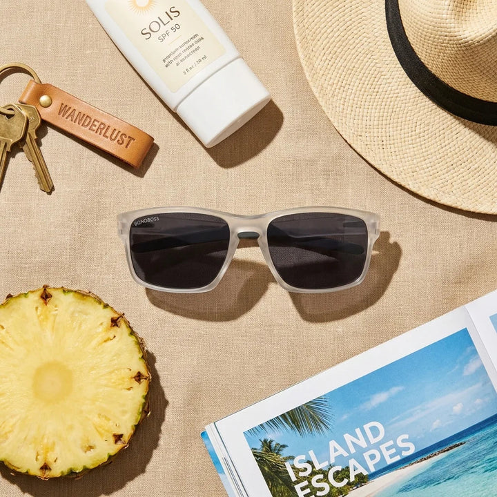 Men wearing lenses sun lautaro rpet rpet recycled polarized clear driving sun protection UV400 bonoboss #editorial_detail1 #color_transparente