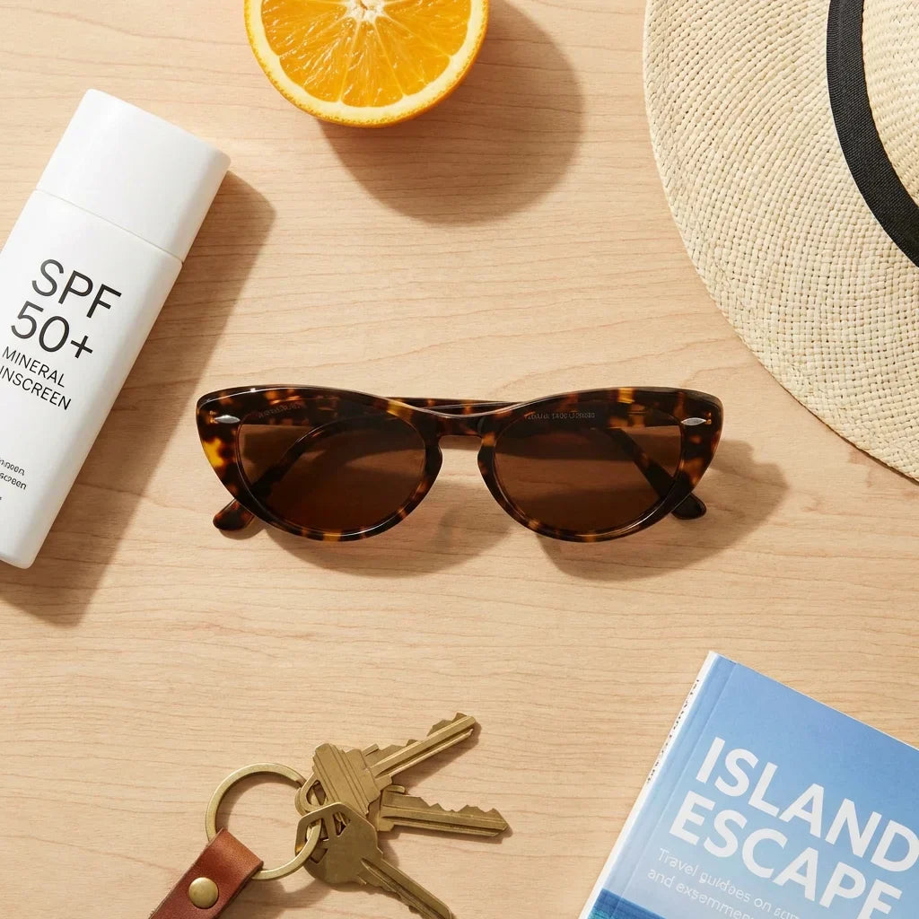 Men wearing lenses sun havana bio-acetate polarized tortoise playa arena oceano UV protection estilo coastal bonoboss #editorial_detail1 #color_carey