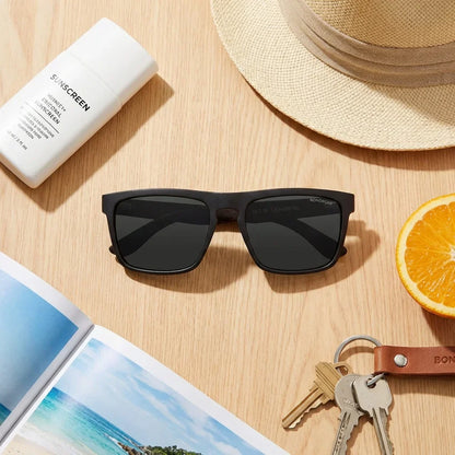 Lentes sol Lautaro Dark polarizados acetato negro flat lay summer essentials accesorios playa Bonoboss #editorial_detail2 #color_negro