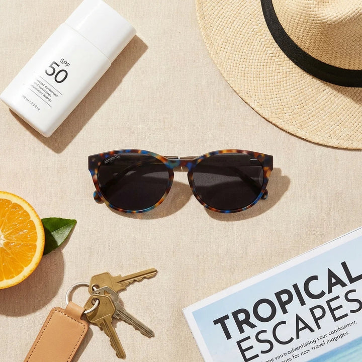 Lenses sun chiloe 110 tortoise zebrawood polarized tortoise summer essentials flat lay beach accessories bonoboss #editorial_detail2 #color_carey