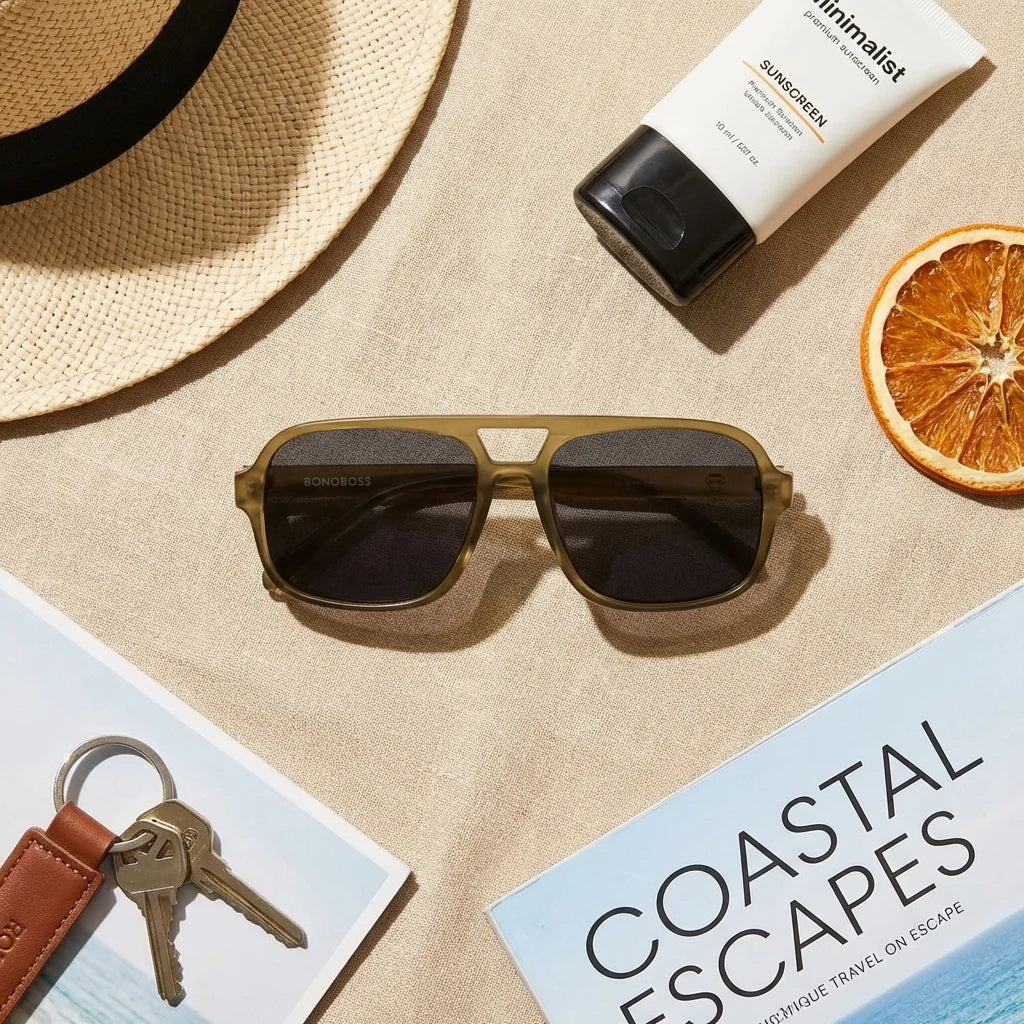 Lentes sol Orson RPET polarizados reciclado olive flat lay summer essentials playa accesorios aventura Bonoboss #editorial_detail2 #color_olive