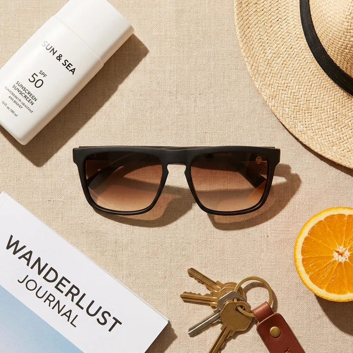 Women wearing lenses sun lautaro dark acetate polarized black driving sun protection UV400 bonoboss #editorial_detail1 #color_negro