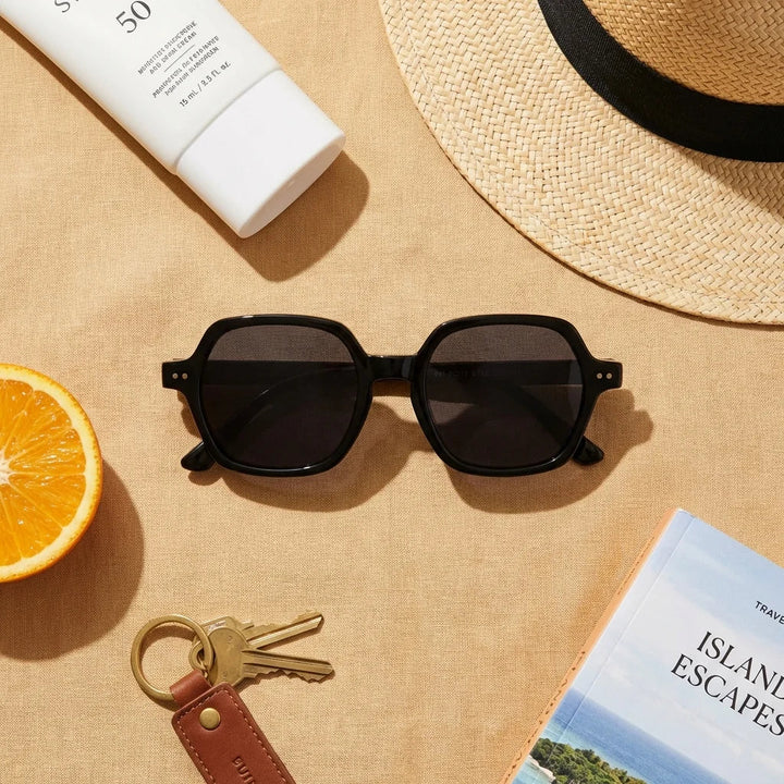 Lenses sun canarias polarized UV400 bio-acetate black summer essentials flat lay beach accessories bonoboss #editorial_detail2 #color_negro