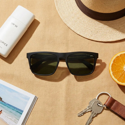 Lentes sol Lautaro Dark polarizados acetato G15 flat lay summer essentials accesorios playa Bonoboss #editorial_detail2 #color_g15