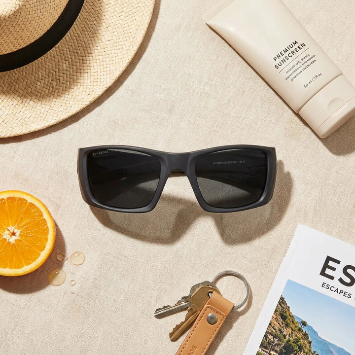 Lenses sun salmon seeker polarized bio-acetate dark flat lay essentials pesca outdoor aventura verano bonoboss #editorial_detail2 #color_dark