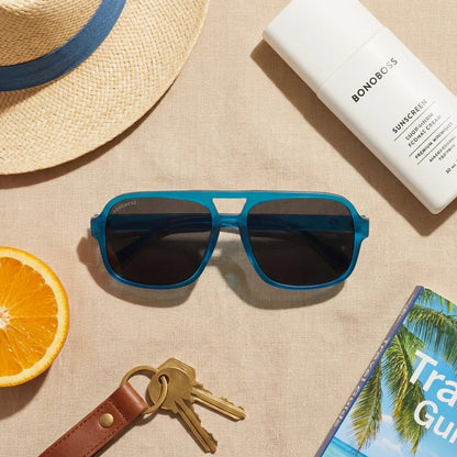 Lentes sol Orson RPET polarizados reciclado ocean flat lay summer essentials playa accesorios verano Bonoboss #editorial_detail2 #color_ocean