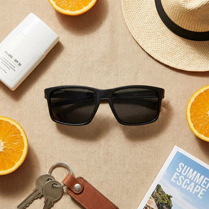 Lentes sol Lautaro RPET polarizados RPET reciclado negro flat lay summer essentials accesorios playa Bonoboss #editorial_detail2 #color_negro