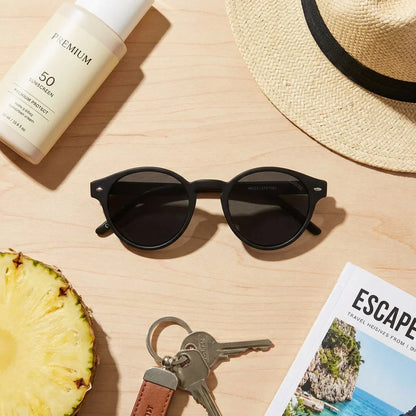 Lentes sol Joplin RPET polarizados RPET reciclado del oceano negro flat lay summer essentials playa accesorios verano Bonoboss #editorial_grid1 #color_negro